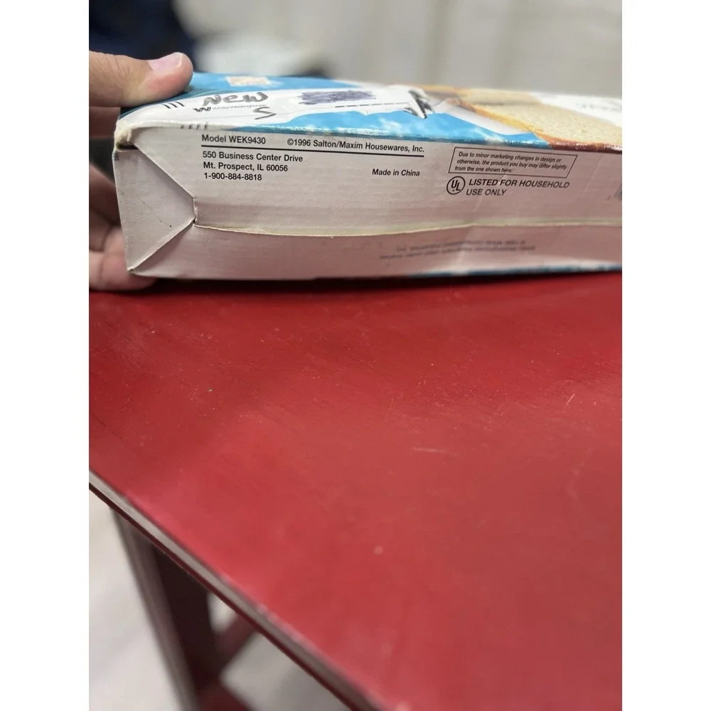 1996 White-Westinghouse Electric Knife with Slicing Guide Model WEK9430‎